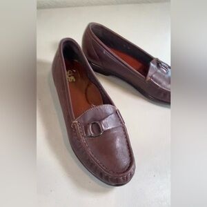 SAS Easier women's leather slip-on loafers in a brown/burgundy color size 8.5